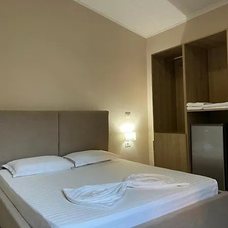 מלון Enzo Near 4*