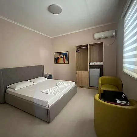 Enzo Near 4* Tirana